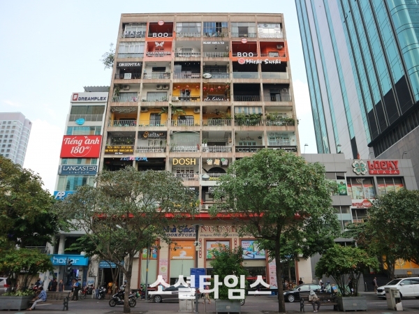 호치민만의 톡특한 문화인 아파트 카페.