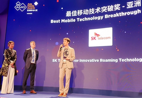 SK텔레콤은 혁신적인 로밍 서비스 ‘baro’가 중국 상하이에서 열린 ‘MWC 19 Asia Mobile Awards’에서 ‘최고 모바일 기술 혁신상’을 수상했다고 28일 밝혔다. 시상식에는 조현덕 MNO서비스 Media Cell 리더가 참석했다. 사진=SK텔레콤