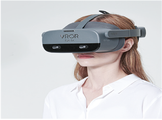 엠투에스(M2S)의 'VROR EYE DR'. VR 헤드셋을 활용한 눈 관리 솔루션 제품으로 CES에서 혁신상을 받았다.