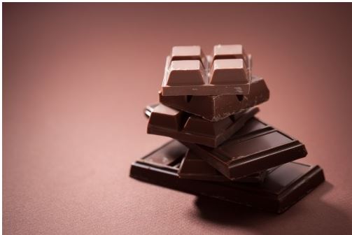 하루에 세 번씩 지속적으로 초콜릿을 섭취하면 1.3배 이상 증가한 혈류량이 유지돼 경직된 혈관 기능이 회복된다. 사진=건강보험공단