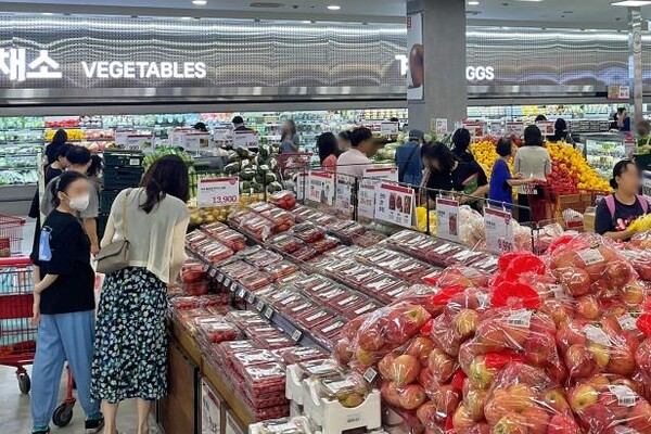 롯데마트·슈퍼는 22일까지 최대 반값을 할인하는 '온리원 페스타'를 진행한다.사진=롯데마트