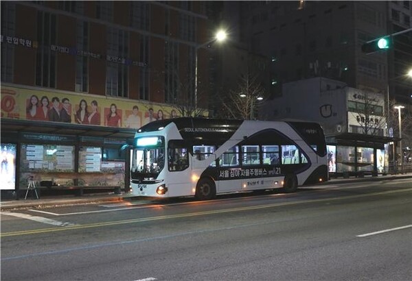 서울시내에서 4일 오후 11시 30분부터 세계 최초로 심야 자율주행버스가 운행된다. 사진=서울시