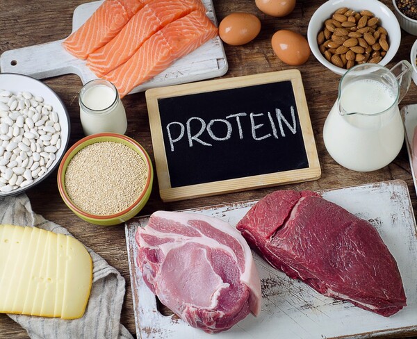 단백질은 우리 몸에 꼭 필요한 영양소이지만 과다 섭취할 경우 오히려 건강을 해칠 수 있다. 사진=식품의약품안전처