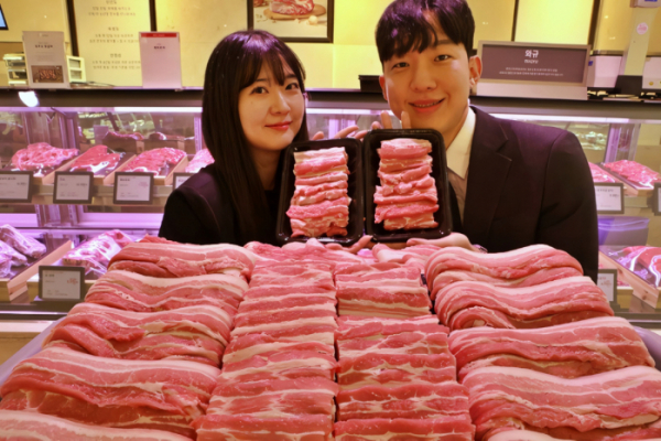 롯데백화점은  2월 29일부터 3월 3일까지 전국 모든 점포에서 제주돼지 삼겹살을 할인 판매한다.. 사진=롯데백화점