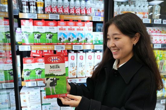 지난 2월15일 롯데마트는 해외에서 직소싱한 멸균우유 1개 품목과 식물성 대체유 2개 품목을 선보였다. 사진=롯데마트