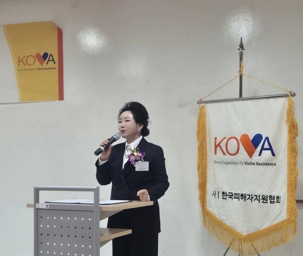 (사)한국피해자지원협회(KOVA) 제 8대 협회장에 연임된 박효순 회장이 취임사를 하고 있다. 사진=한피해자지원협회 